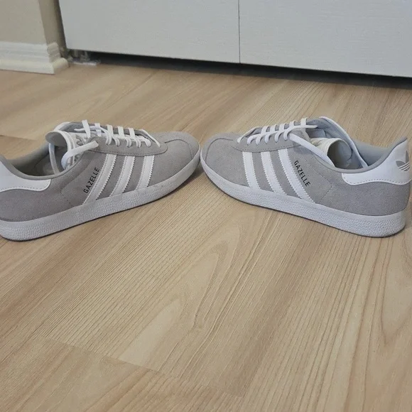 Adidas Gazelle Light Gray and White Sneakers EUC - Picture 5 of 8